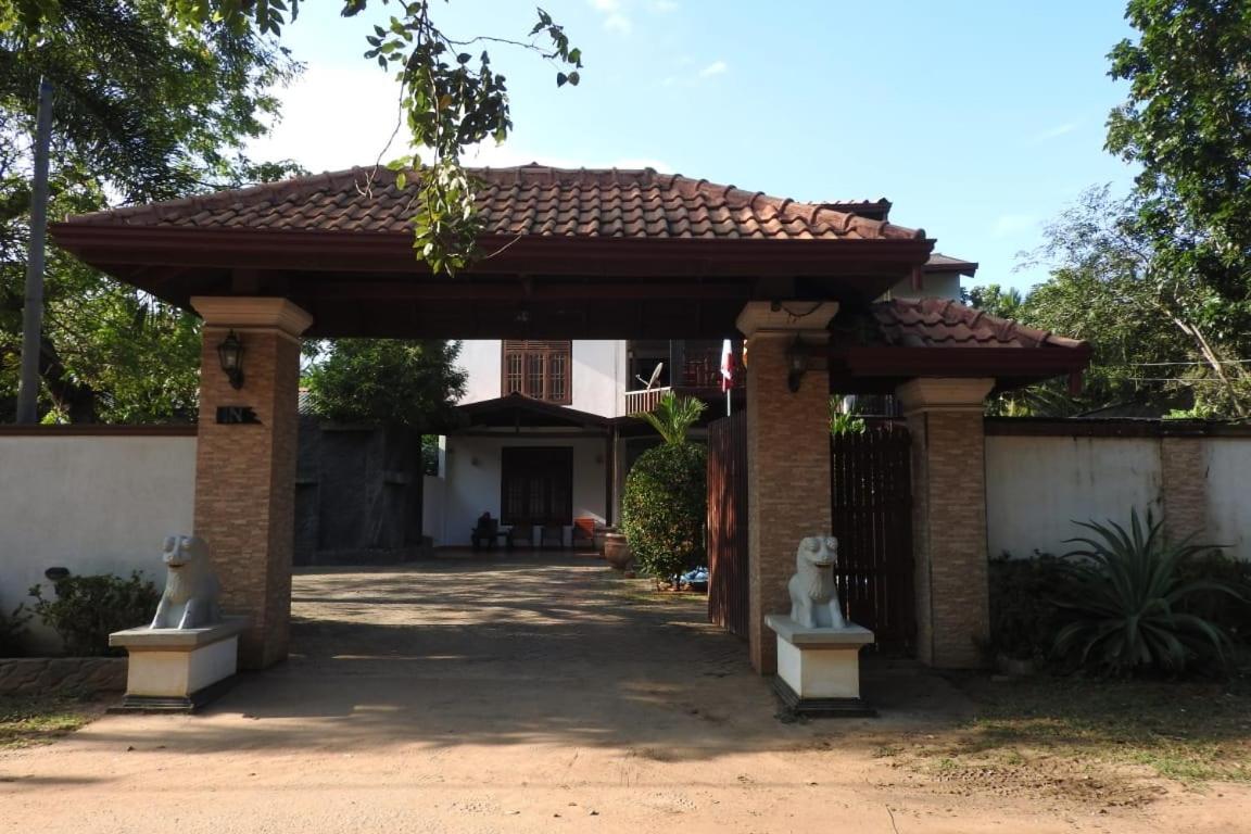 Yala Safari Village Maha Akurugoda エクステリア 写真